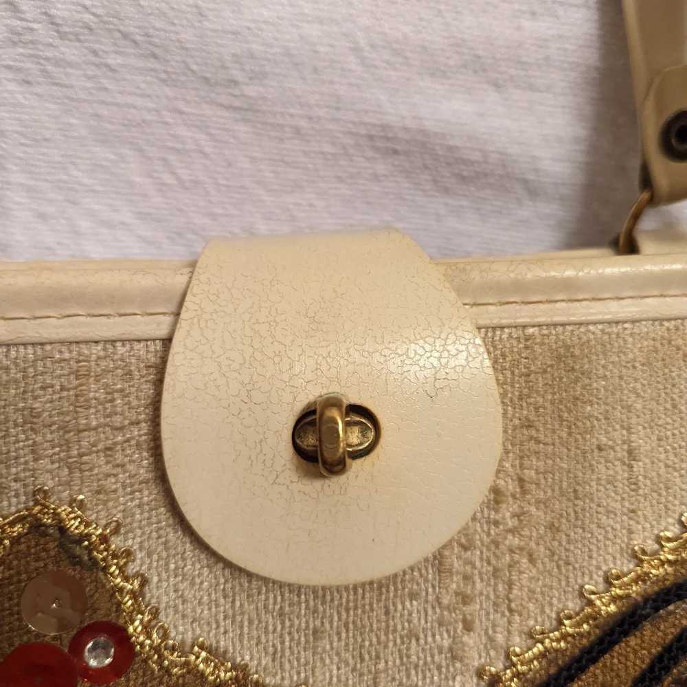 Vintage Butterfly Sequenced Jeweled Unique Purse With Wood Bottom - Picture 3 of 11